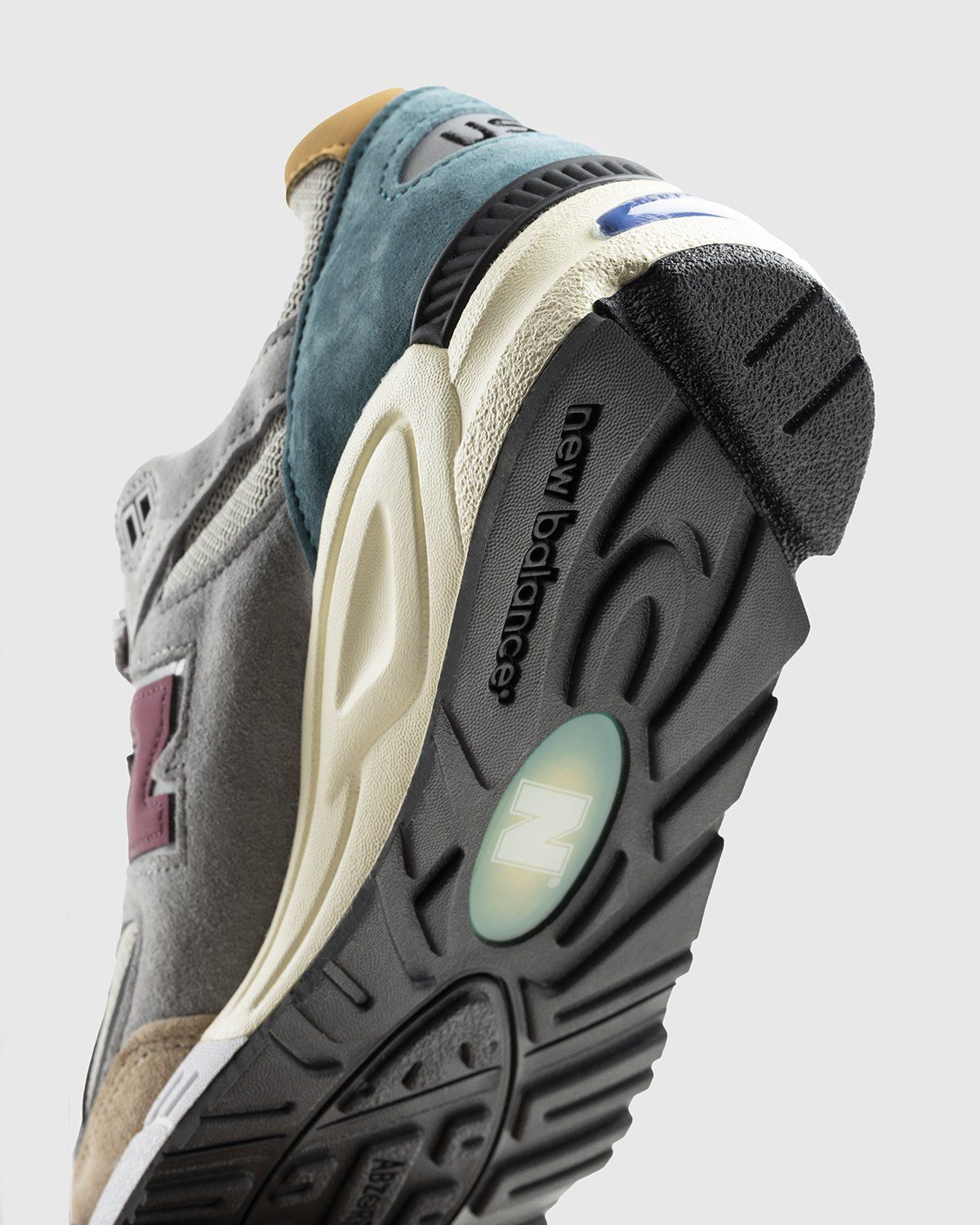 New Balance – M990CP2 Grey Multi - Sneakers - Grey - Image 5
