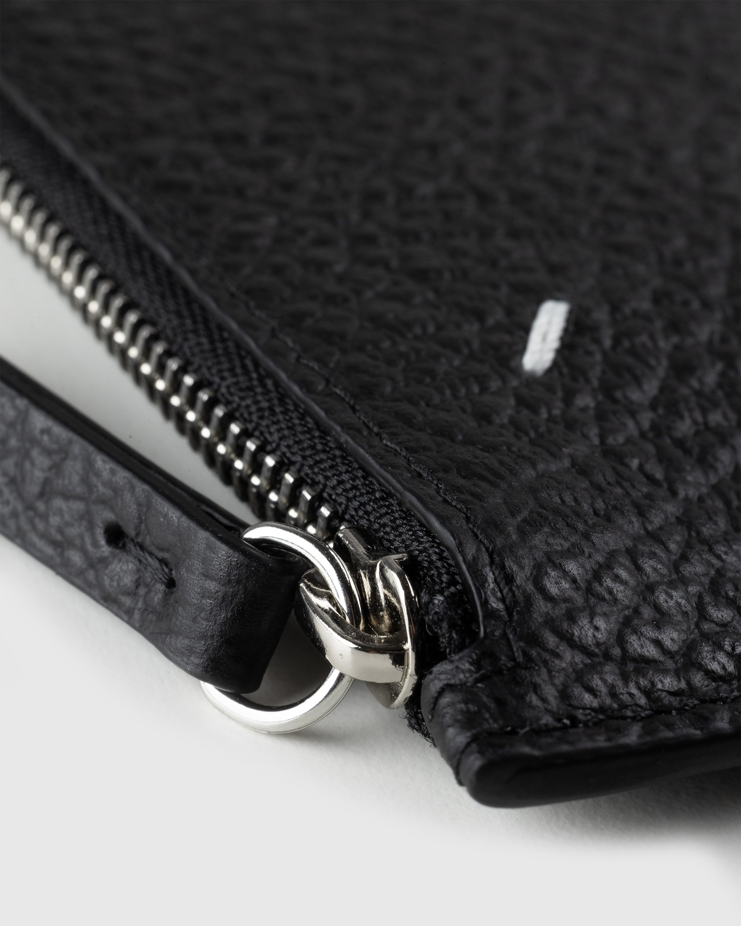 LARGE ZIPPED WALLET IN GRAINED CALFSKIN - E