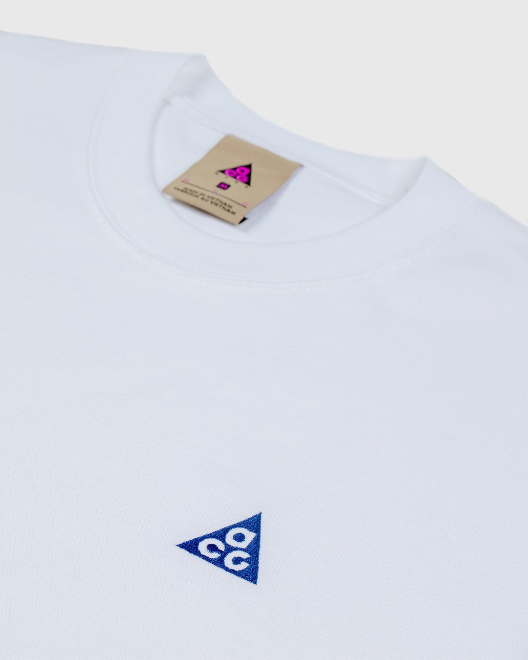Nike ACG – M NRG ACG SS Embr Tee White - T-shirts - White - Image 3