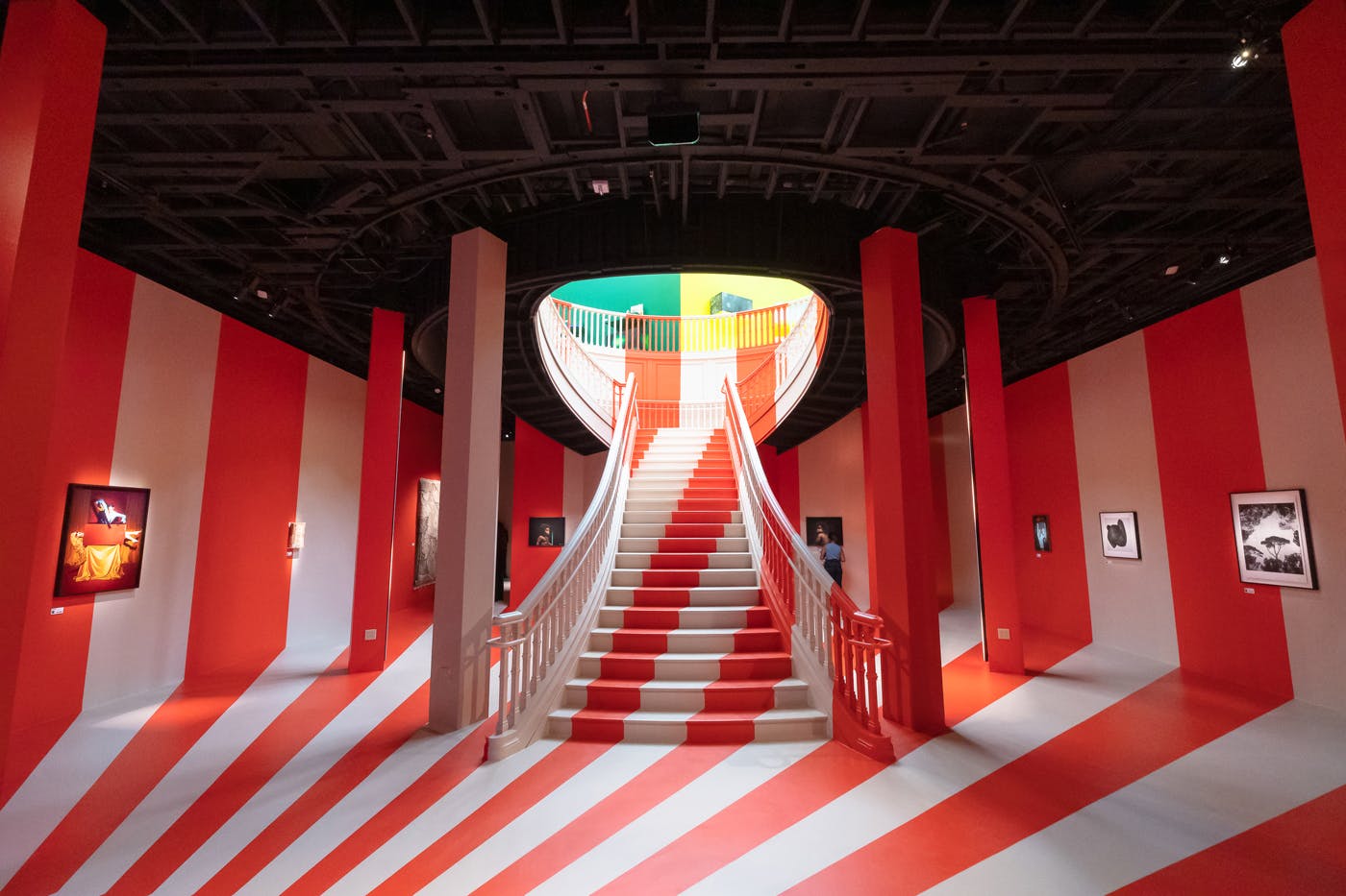 LV200 Facade and Exhibition