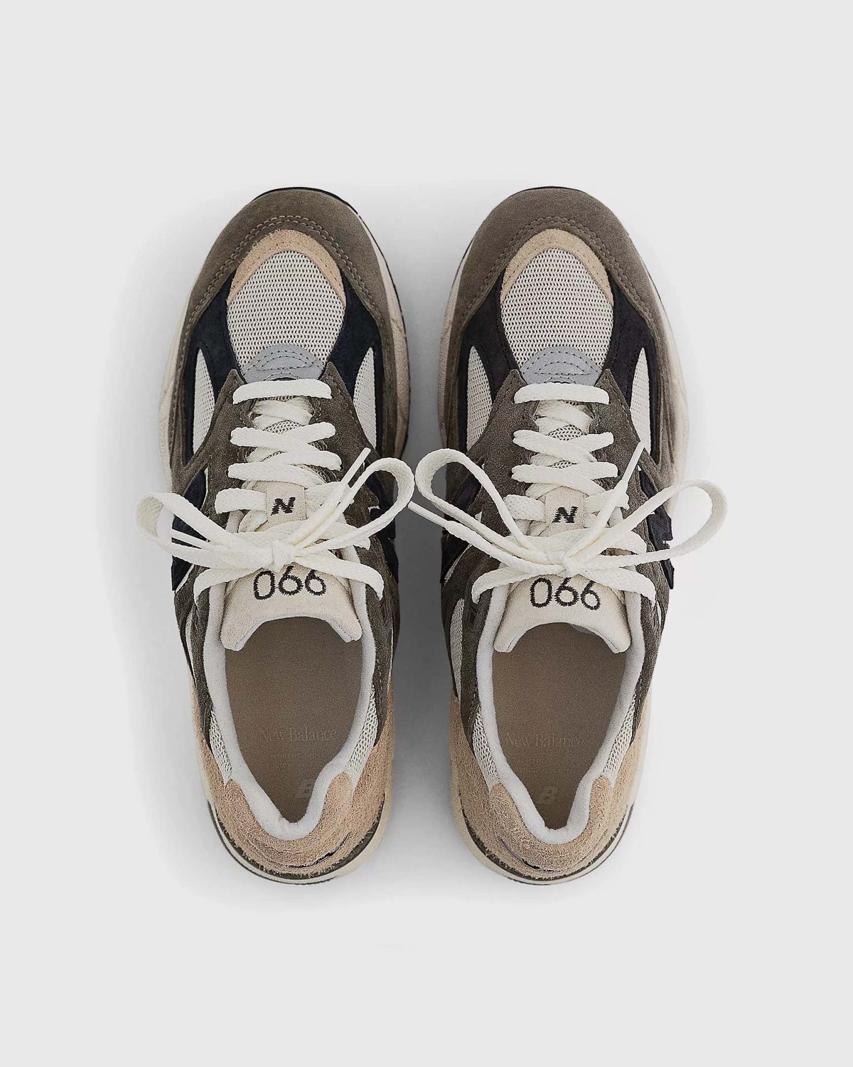 New Balance – M990GB2 Grey - Low Top Sneakers - Grey - Image 5