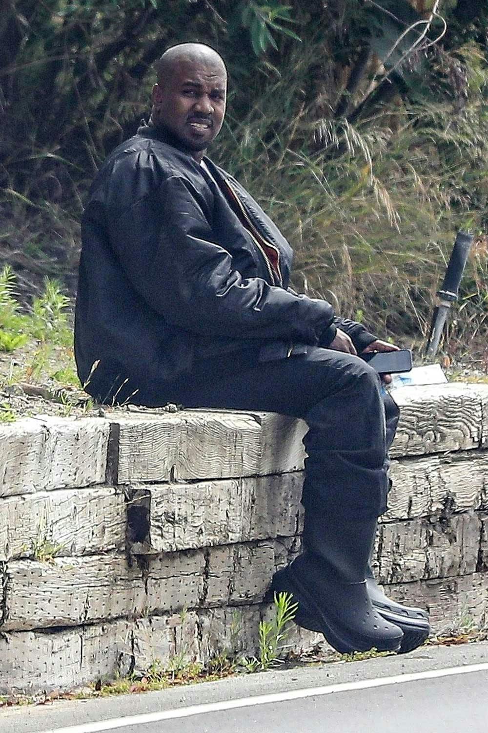 kanye-west-uber-waiting-outside-outfit-style-1