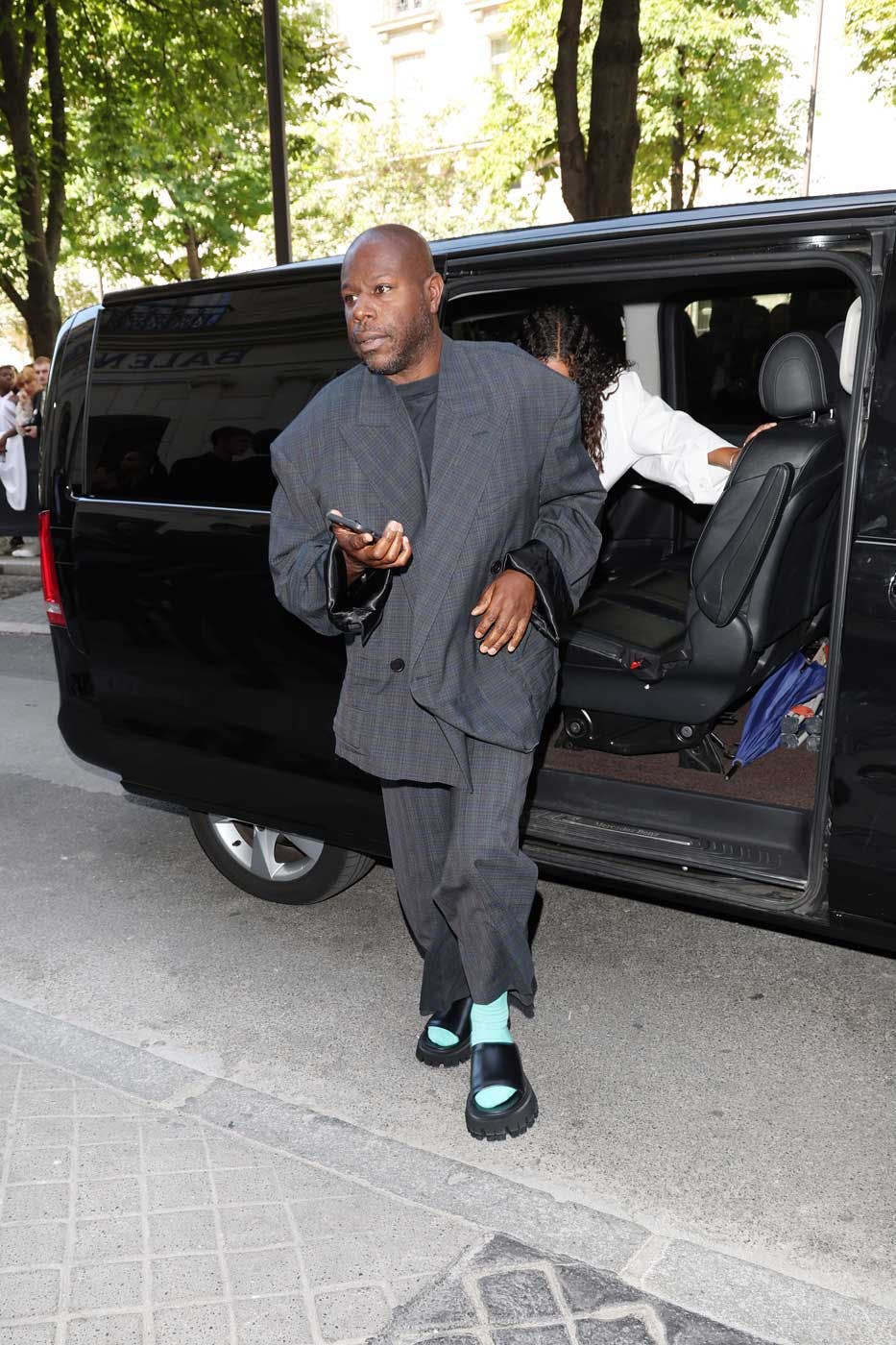 balenciaga-ss23-couture-kim-kardashian-north-west--(2)