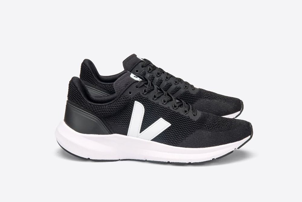 daily-sneaker-roundup-4-29-2021-1-06