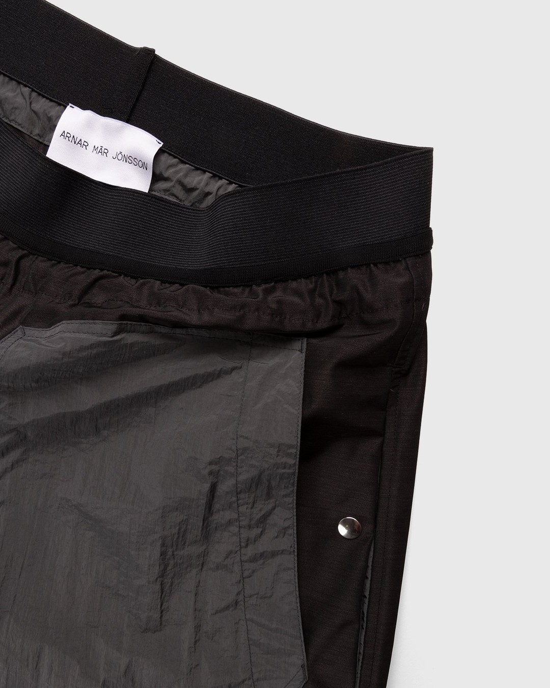 Arnar Mar Jonsson – Hraun Work Short Charcoal - Shorts - Brown - Image 4