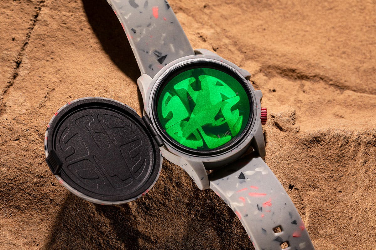 staple-fossil_0004_Staple_Fossil_Sundial_Watch_BGR_HOLOGRAM_v1