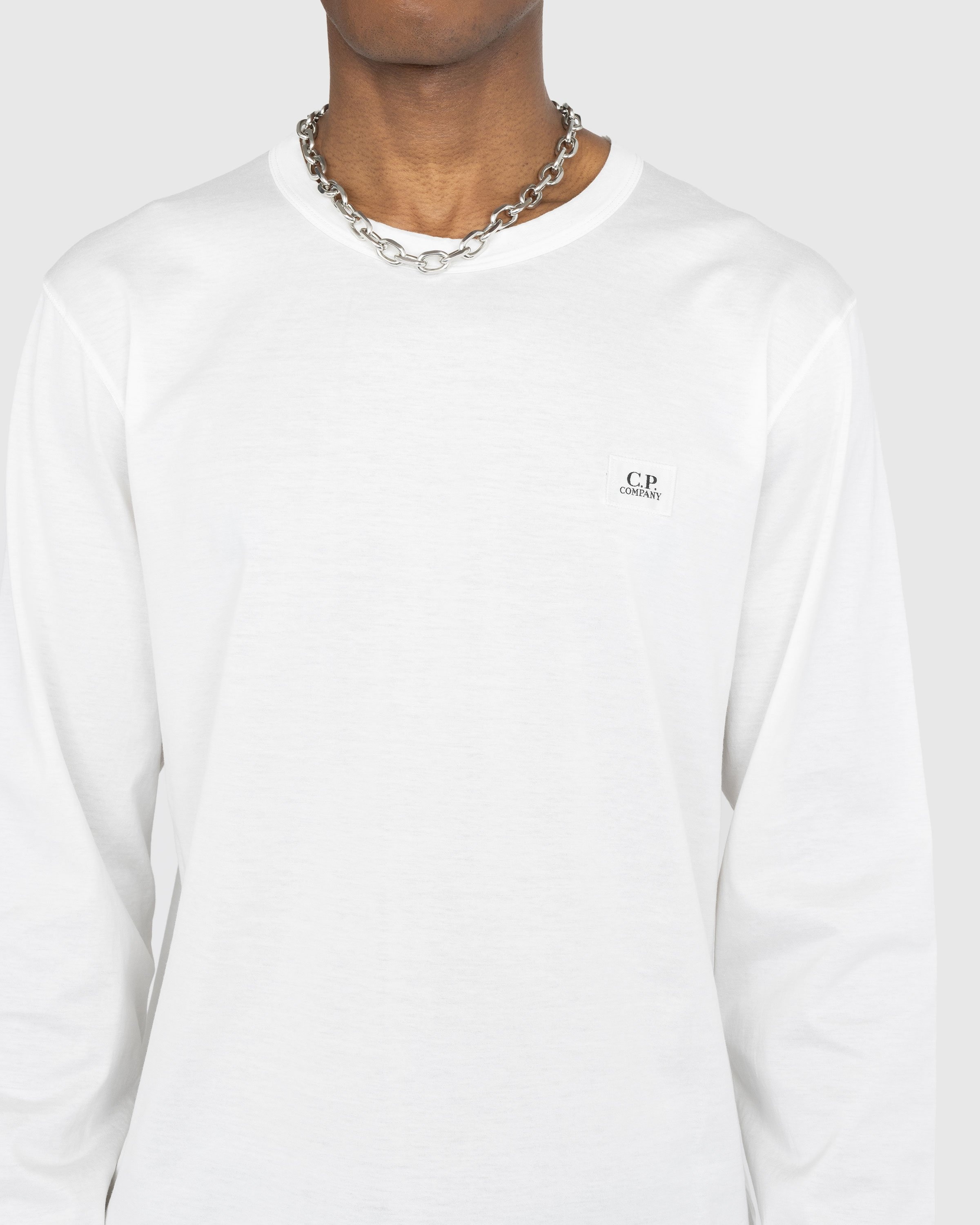 C.P. Company – Logo Patch Long-Sleeve T-Shirt Gauze White - Longsleeves - White - Image 4
