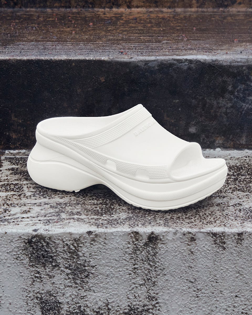 balenciaga-crocs-pool-slide-sandal-buy-collab- (6)