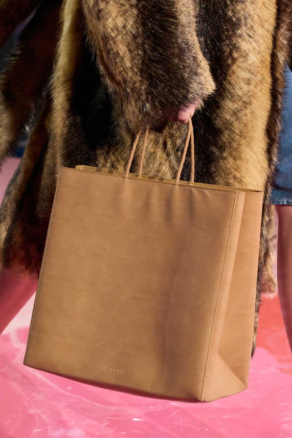 bottega-veneta-ss23-collection-leather (5)