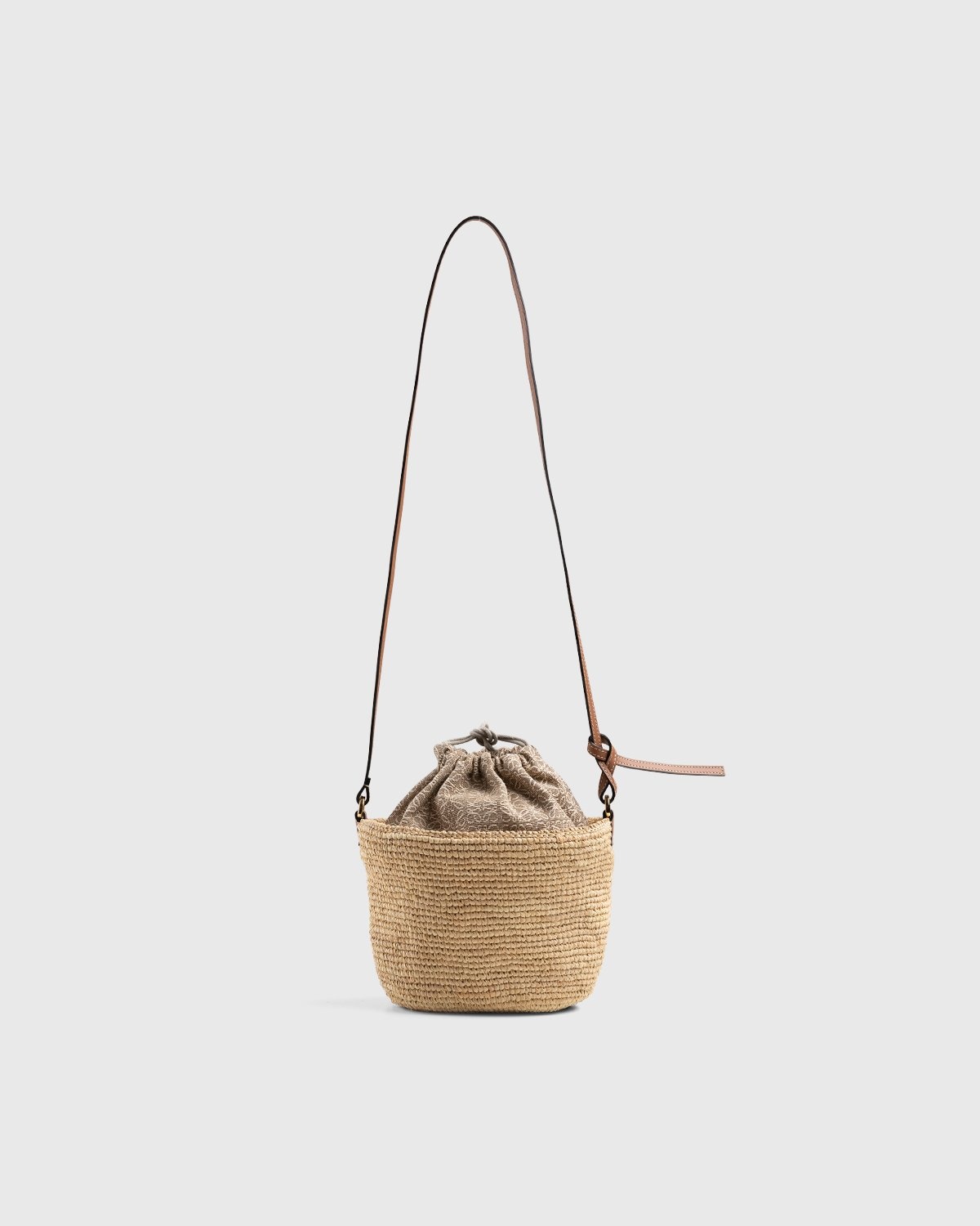 Pochette bag in raffia, Anagram jacquard and calfskin