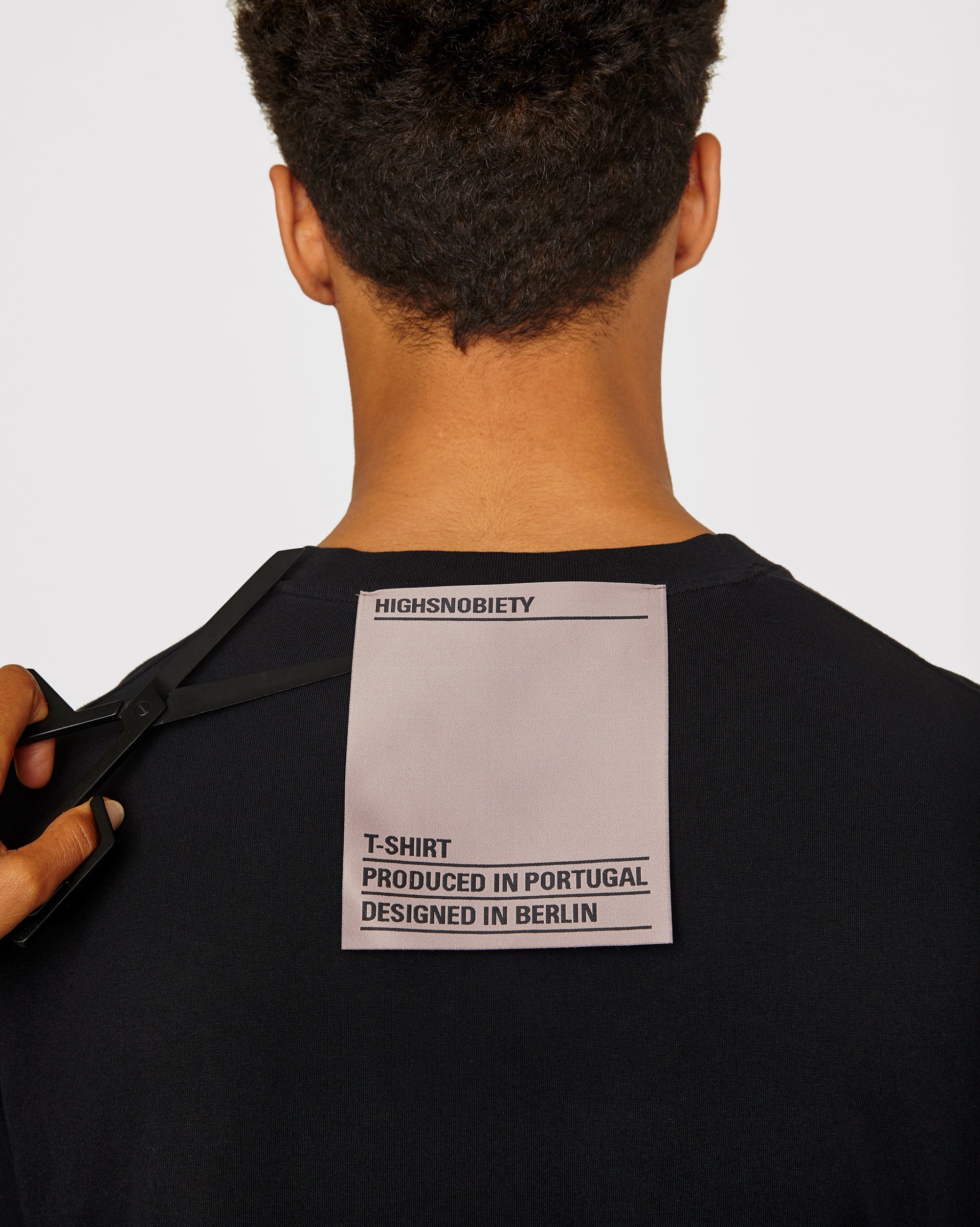 Highsnobiety – Staples T-Shirt Black - Tops - Black - Image 4