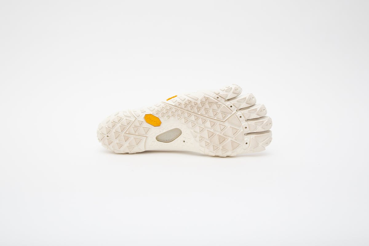 midorikawa-suicoke-toenail-shoes- (1)