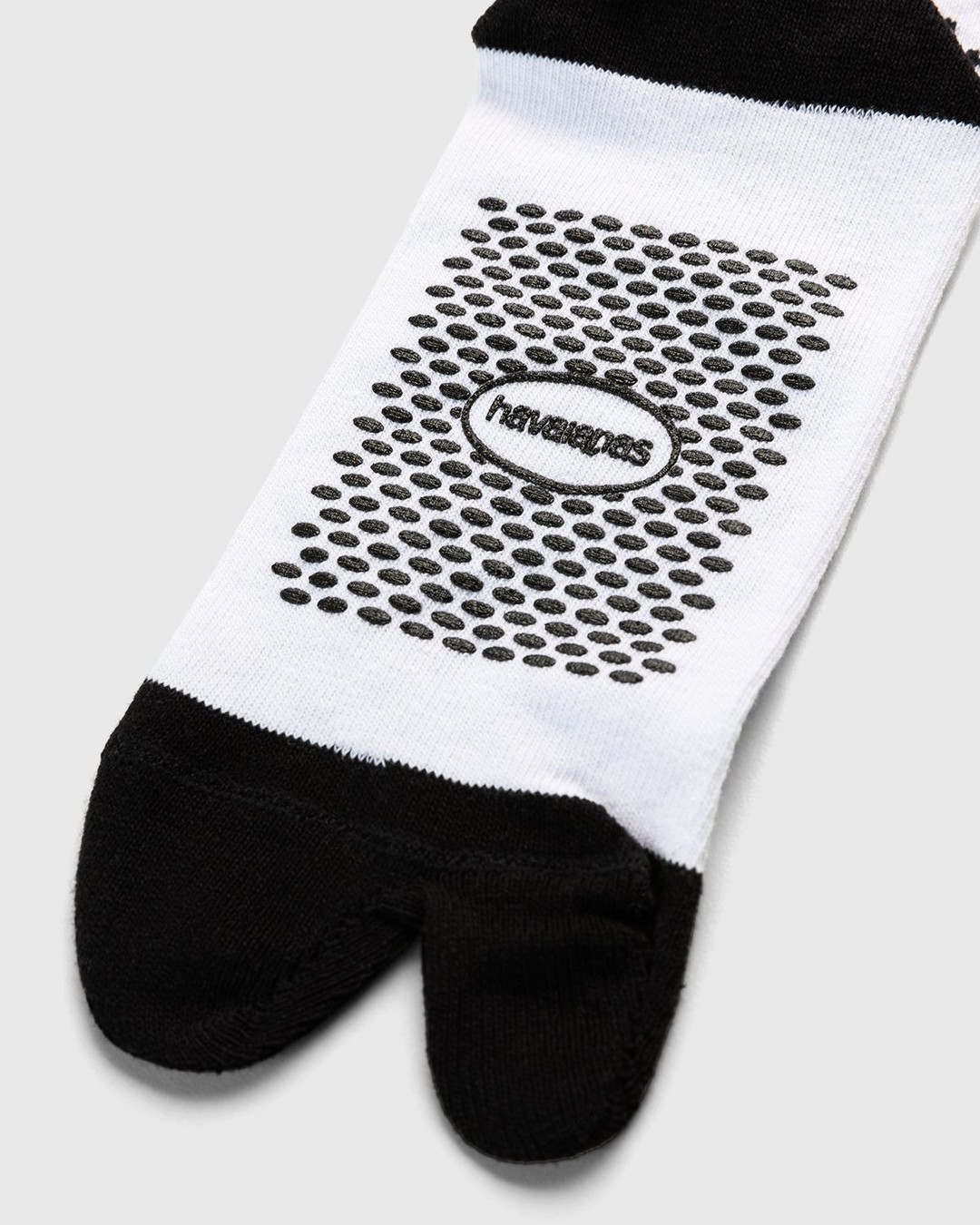 havaianas – Reality to Idea by Joshuas Vides Split-Toe Socks White - Socks - White - Image 4