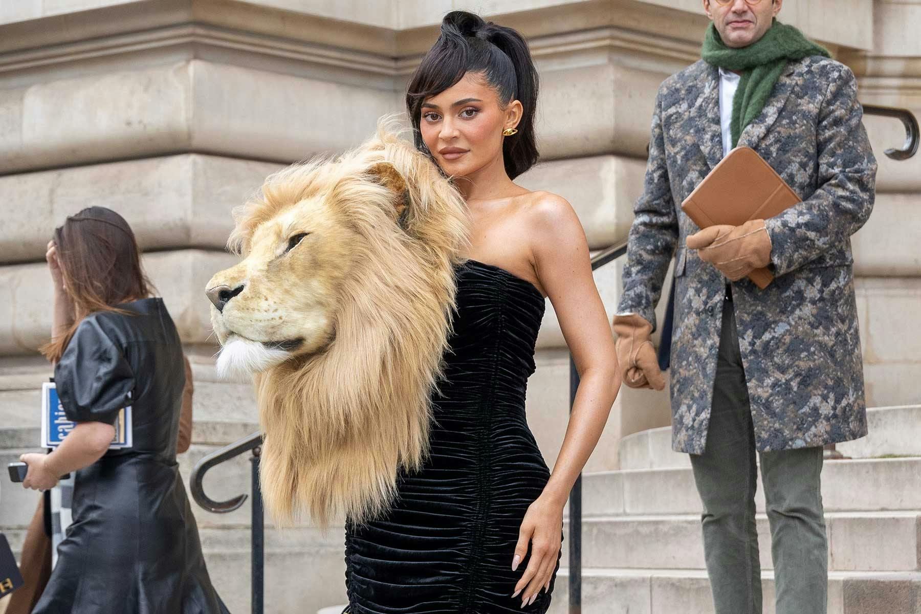 kylie-lion-head-schiaparelli-animals- (2)