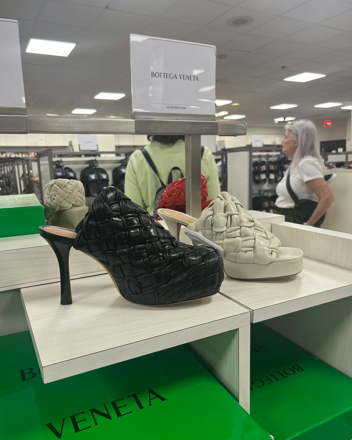 century-21-nyc-store-designers-stock-5