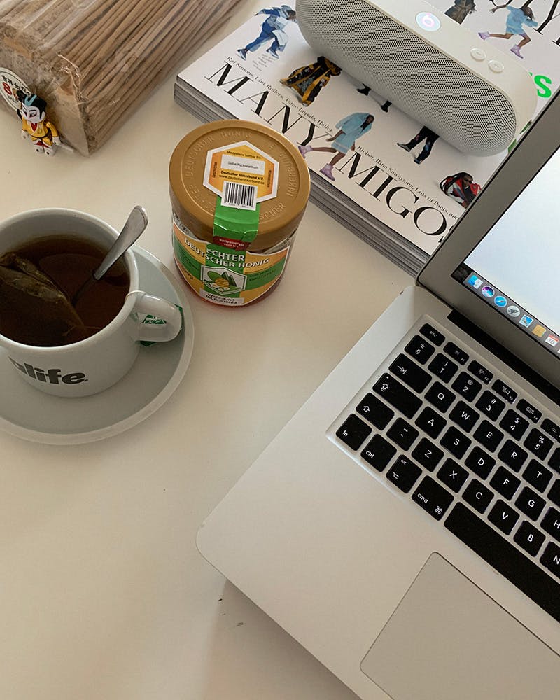 wfh-office-tour-look-inside-home-offices-hendrik-03