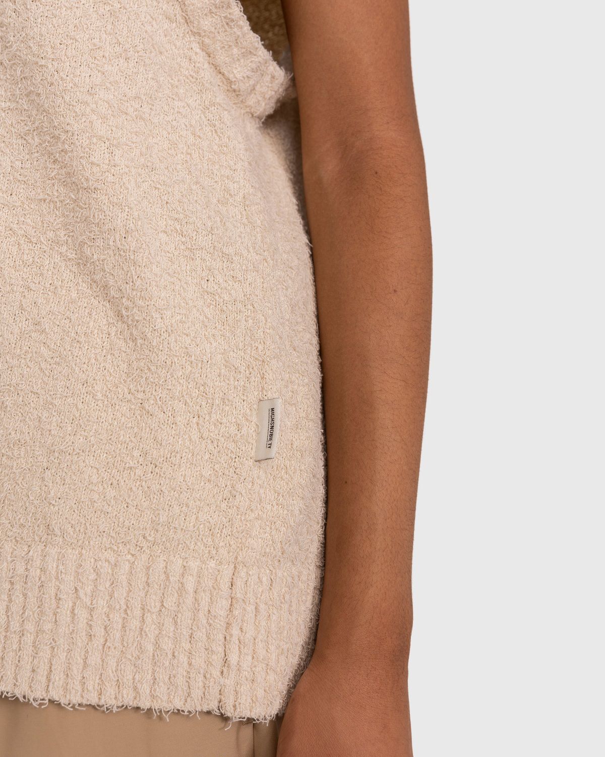 Highsnobiety – V-Neck Sweater Vest Beige - Gilets - Beige - Image 6