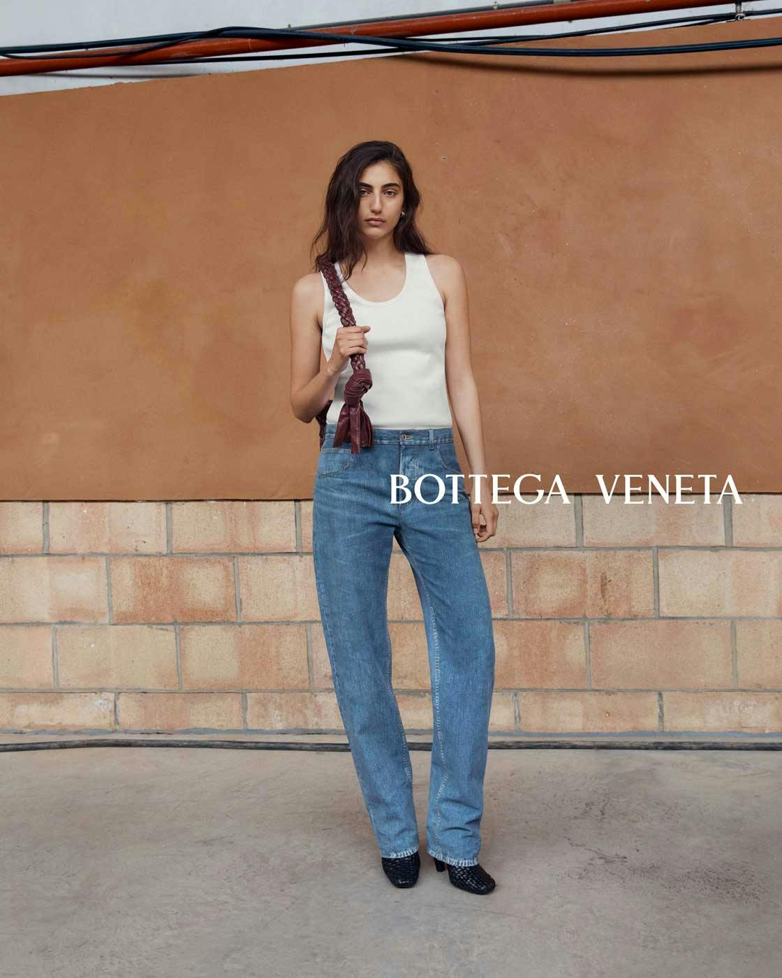 bottega-veneta-winter-2022-campaign-zine-(6)
