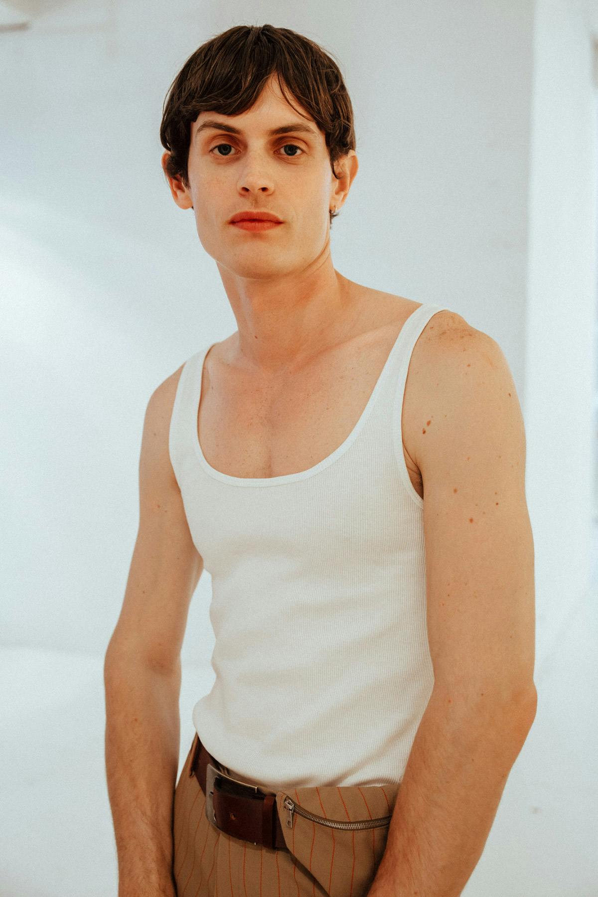 best-white-tank-tops-02