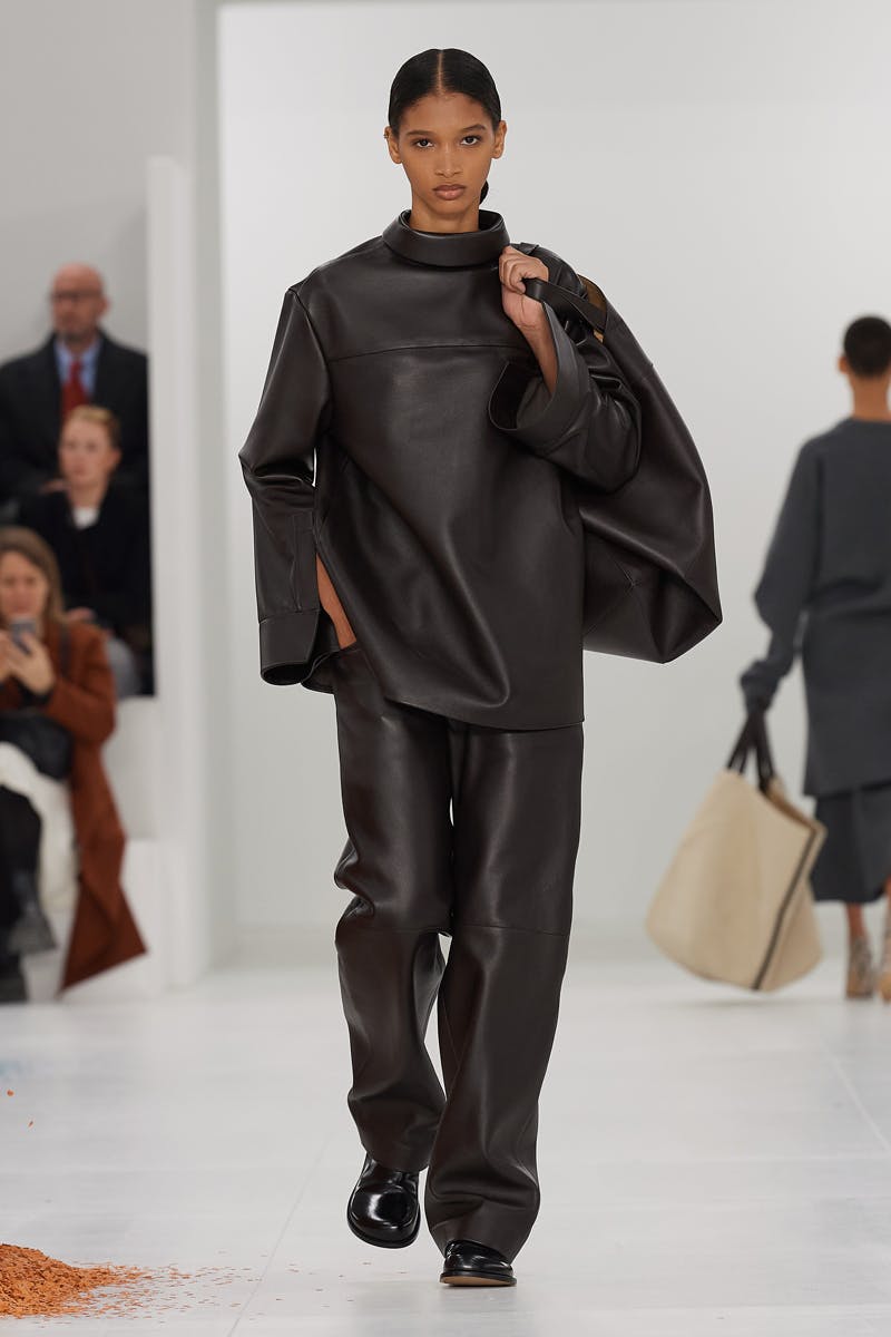 loewe-fall-winter-2023-womens-11