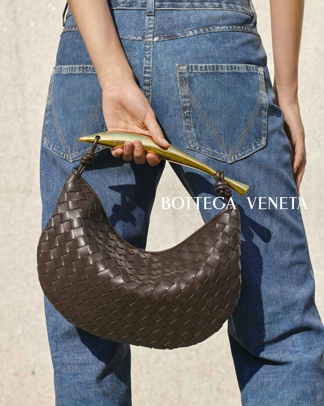 bottega-veneta-winter-2022-campaign-zine-(39)