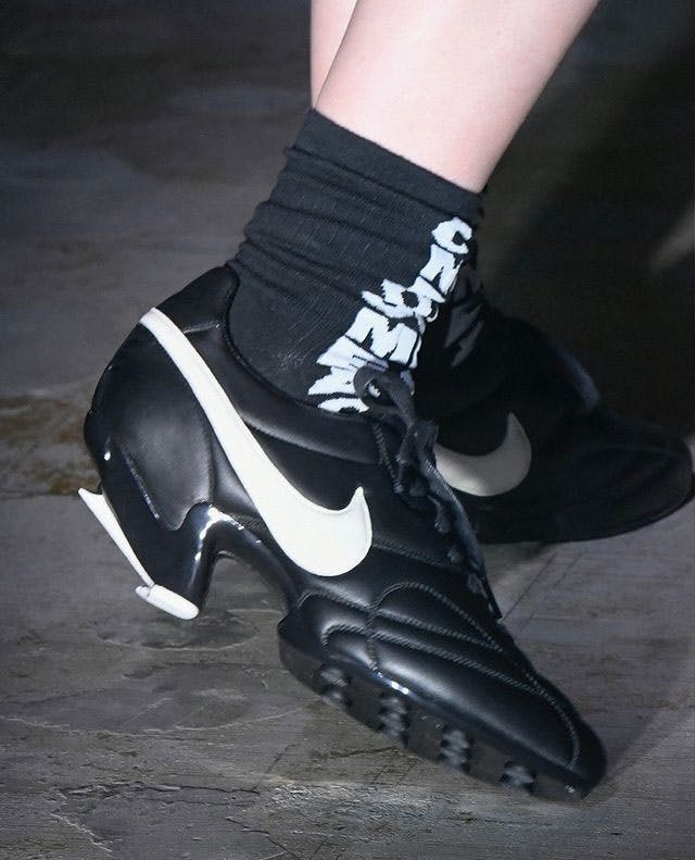 evaporación Teoría establecida esposa COMME des GARÇONS x Nike Premier Heeled Football Sneaker