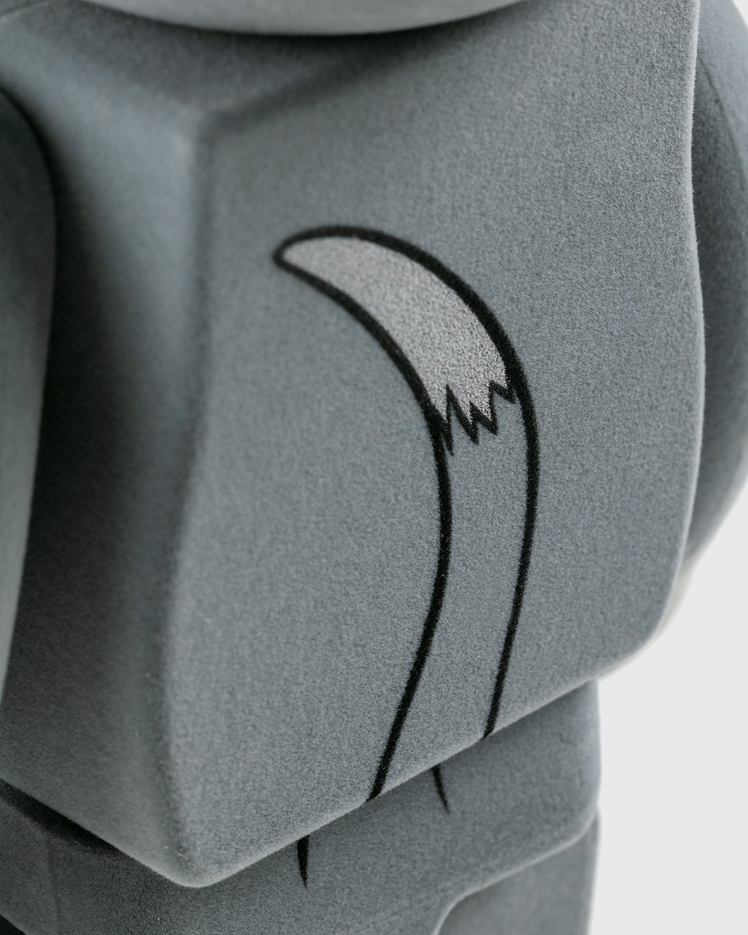 Medicom – Be@rbrick Tom Flocky 100% and 400% Set Grey - Toys - Grey - Image 7