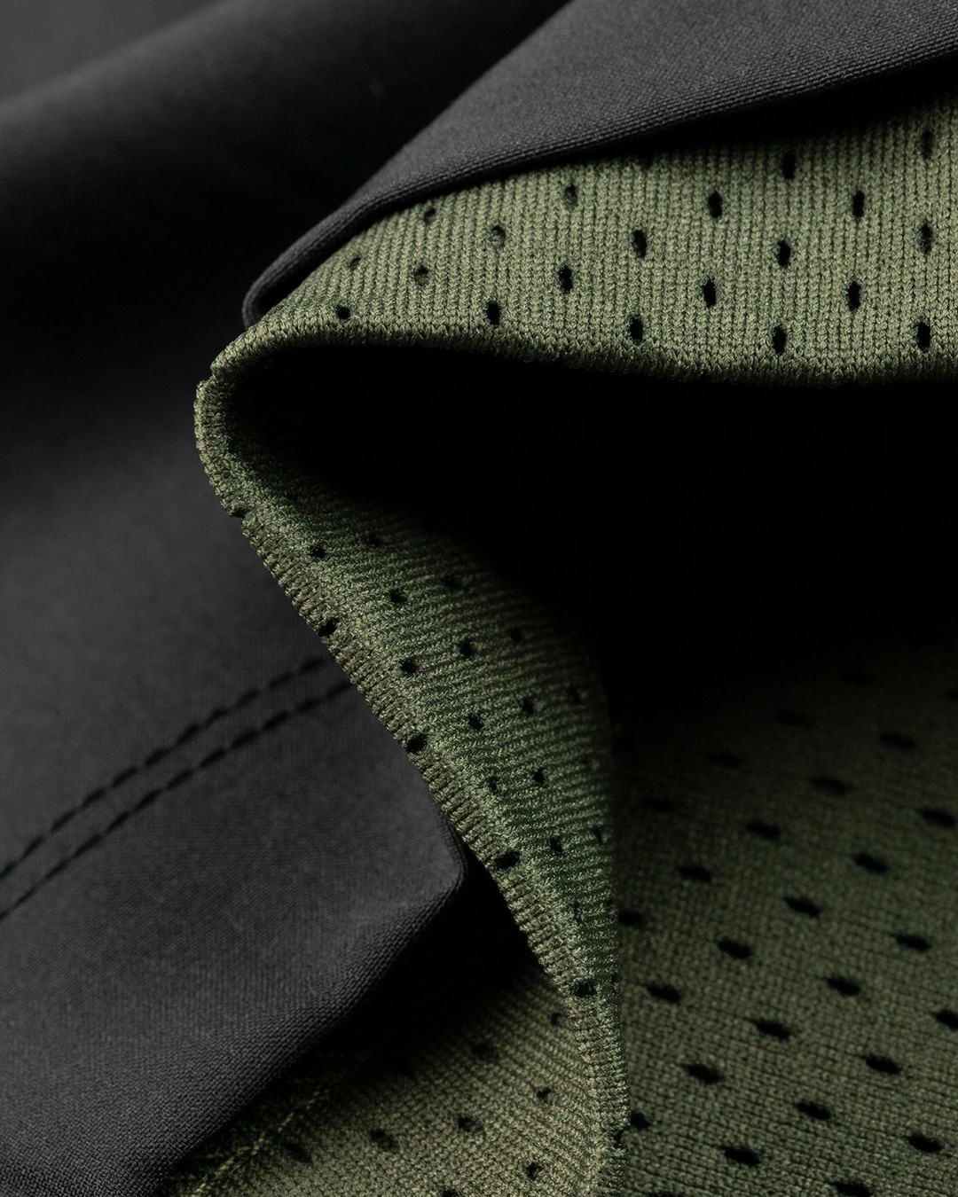Highsnobiety – HS Sports Reversible Mesh Shorts Black/Khaki - Shorts - Green - Image 9