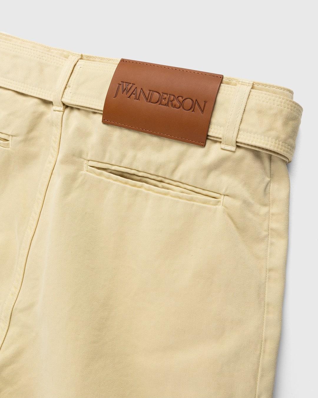 J.W. Anderson – Strawberry Chino Shorts Natural/Red - Short Cuts - Beige - Image 3