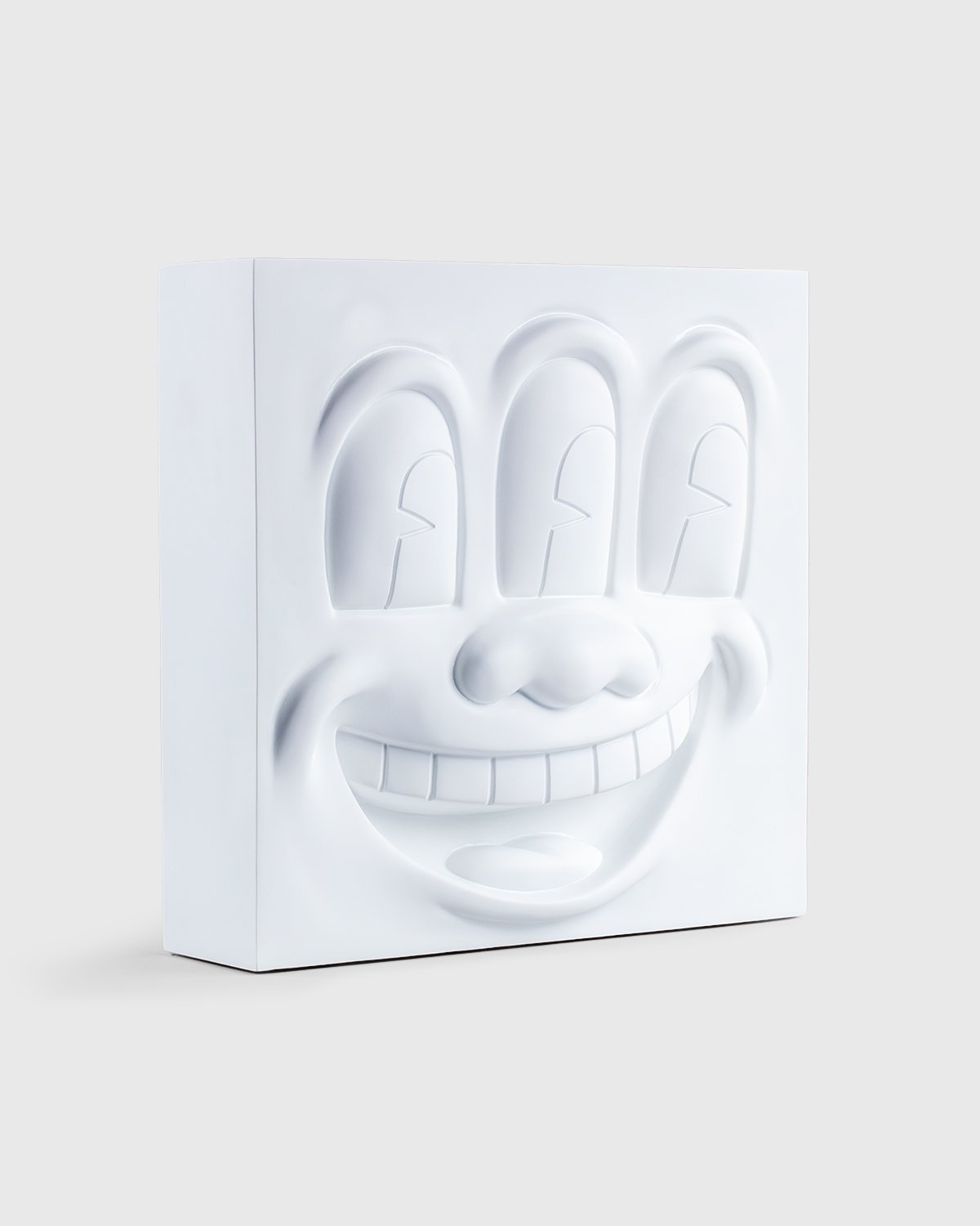 Medicom – Keith Haring Three Eyed Smiling Face Statue White - Arts & Collectibles - White - Image 2
