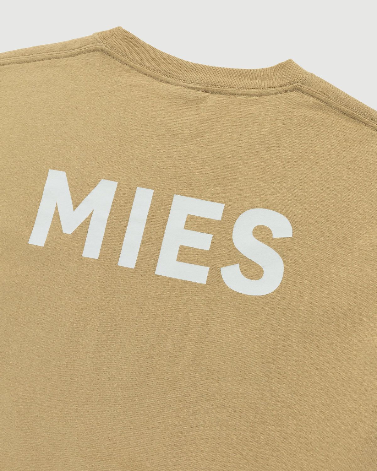 Neue Nationalgalerie x Highsnobiety – BERLIN, BERLIN 3 Mies T-Shirt Military Green - T-shirts - Brown - Image 3