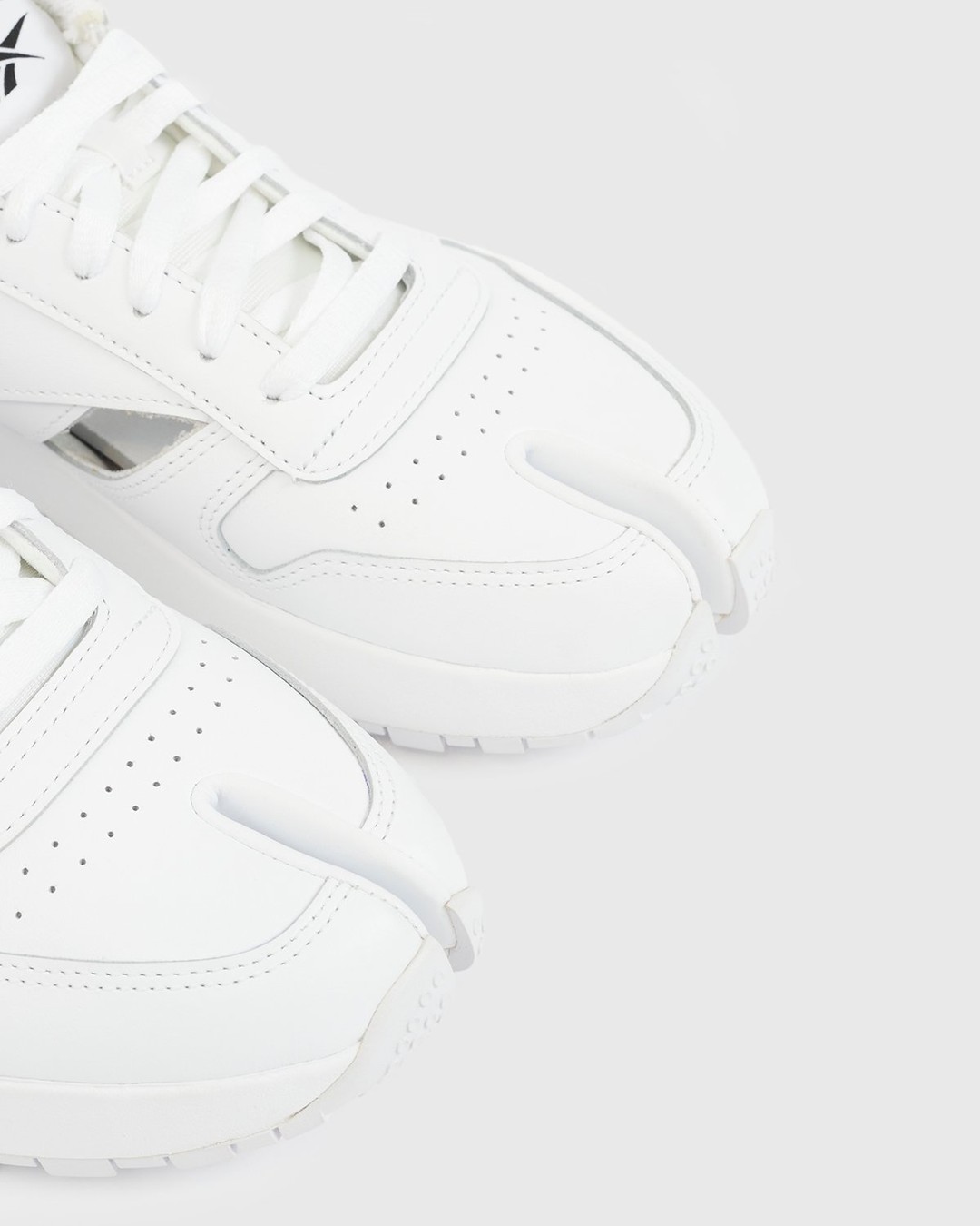 Maison Margiela x Reebok – Classic Leather Tabi Low White - Low Top Sneakers - White - Image 4