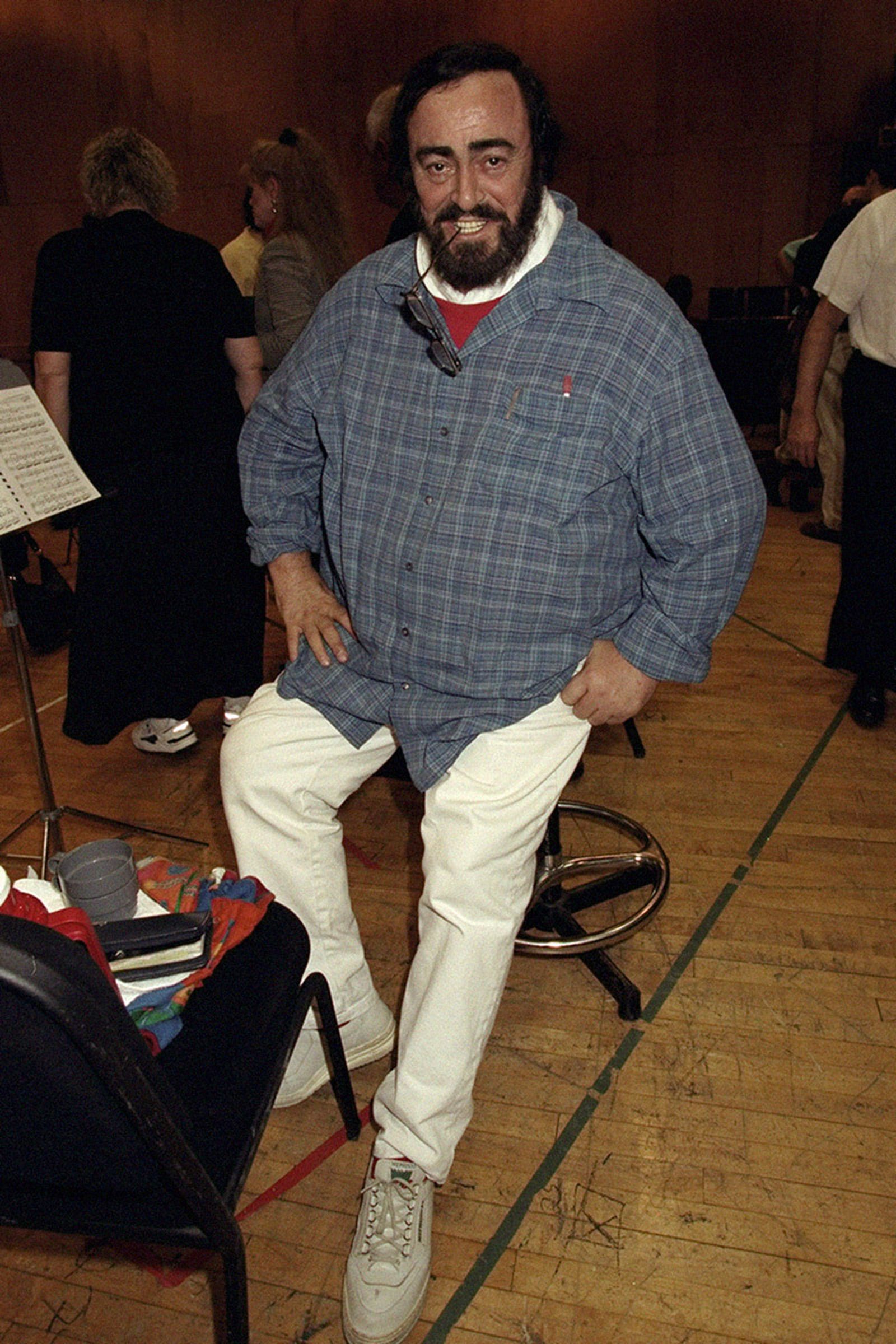 luciano-pavarotti-was-the-big-man-with-big-fits-02