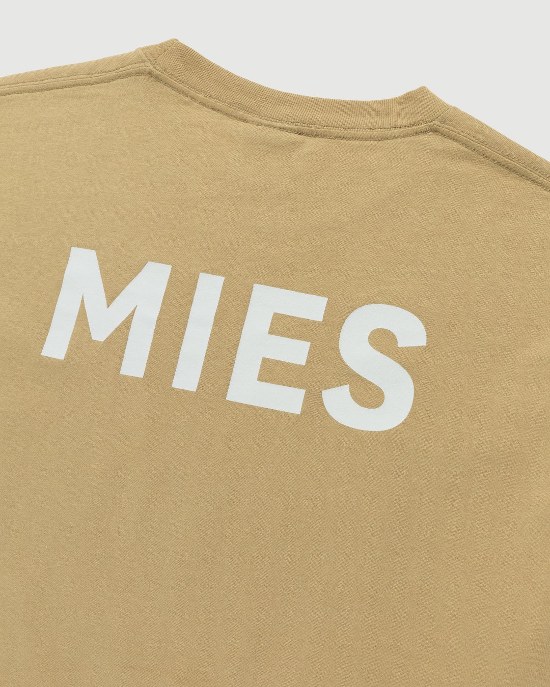 Neue Nationalgalerie x Highsnobiety – BERLIN, BERLIN 3 Mies T-Shirt Military Green - T-shirts - Brown - Image 3