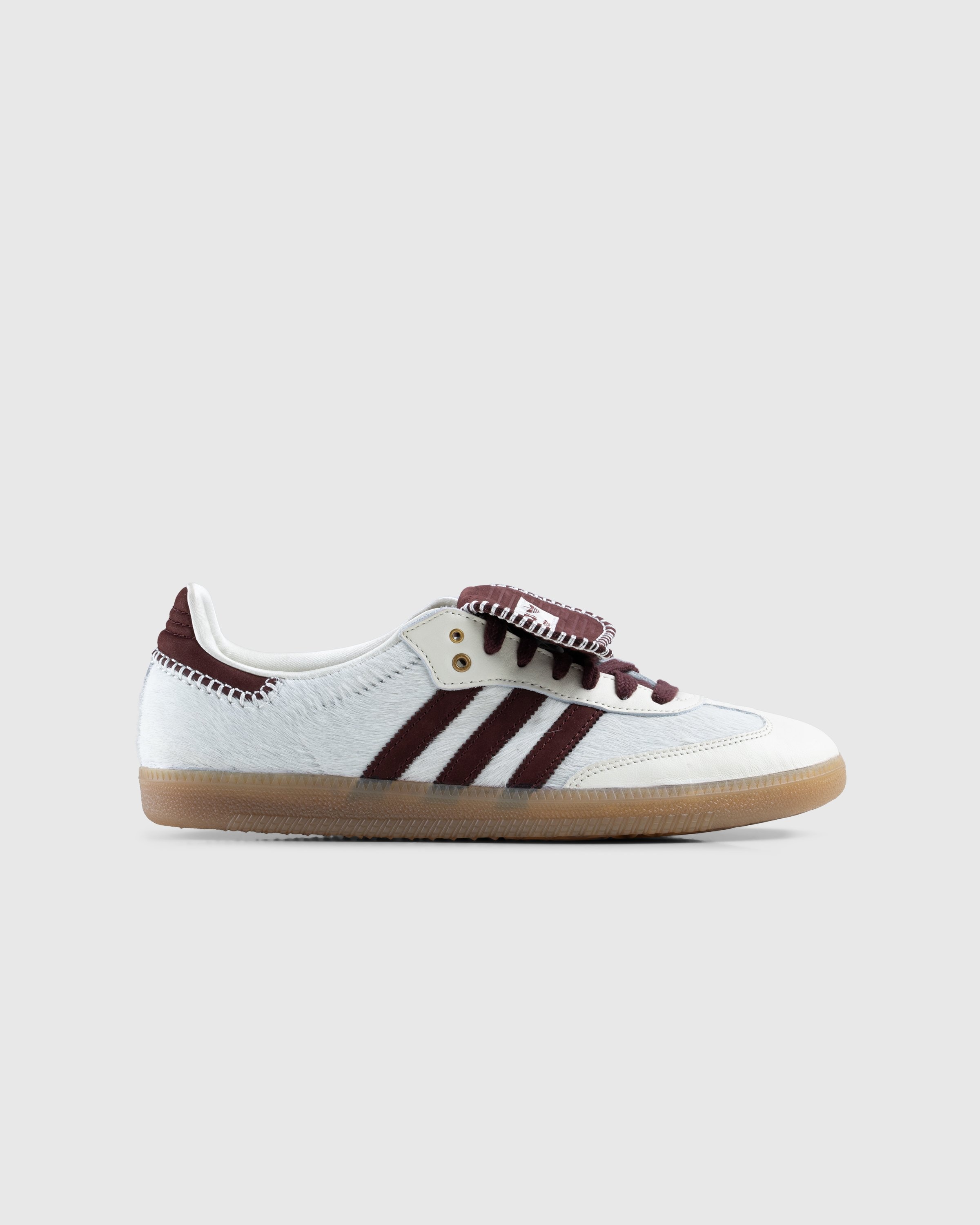Adidas originals samba rose trainers in discount black with dark gum sole