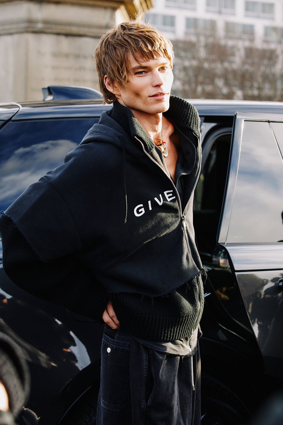 paris-fashion-week-fw23-streetstyle (25)