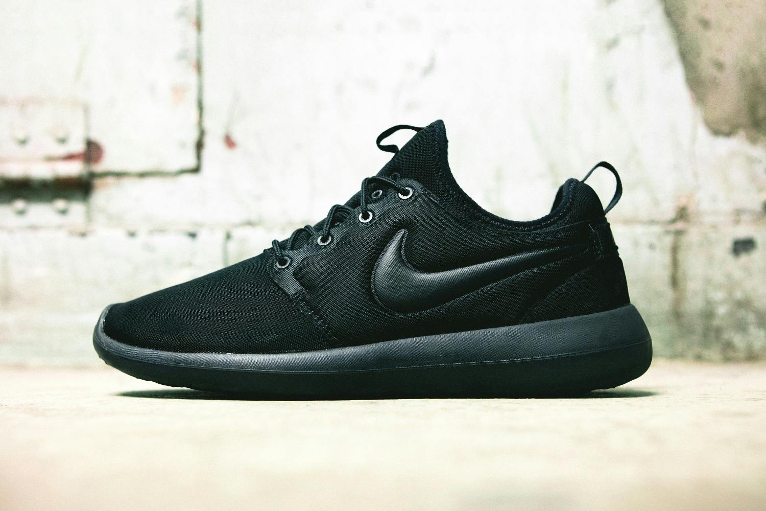 Finish-Line-Sneaker-of-the-Week-Roshe-Two-01