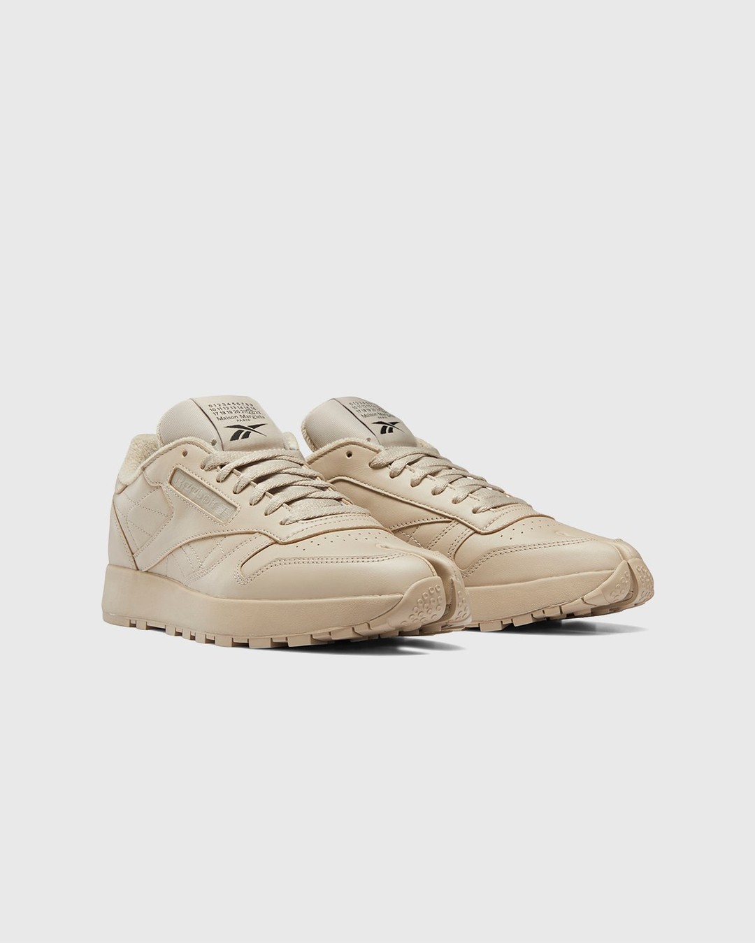 Maison Margiela x Reebok – Classic Leather Tabi Natural - Sneakers - Beige - Image 2