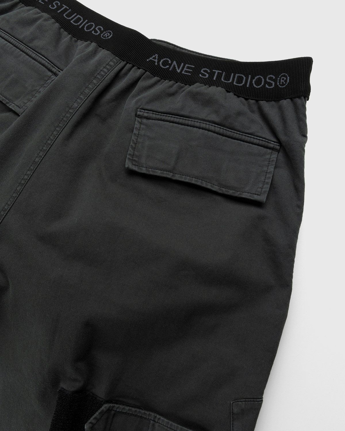 Acne Studios – Chevron Cargo Pants Anthracite Grey - Image 4