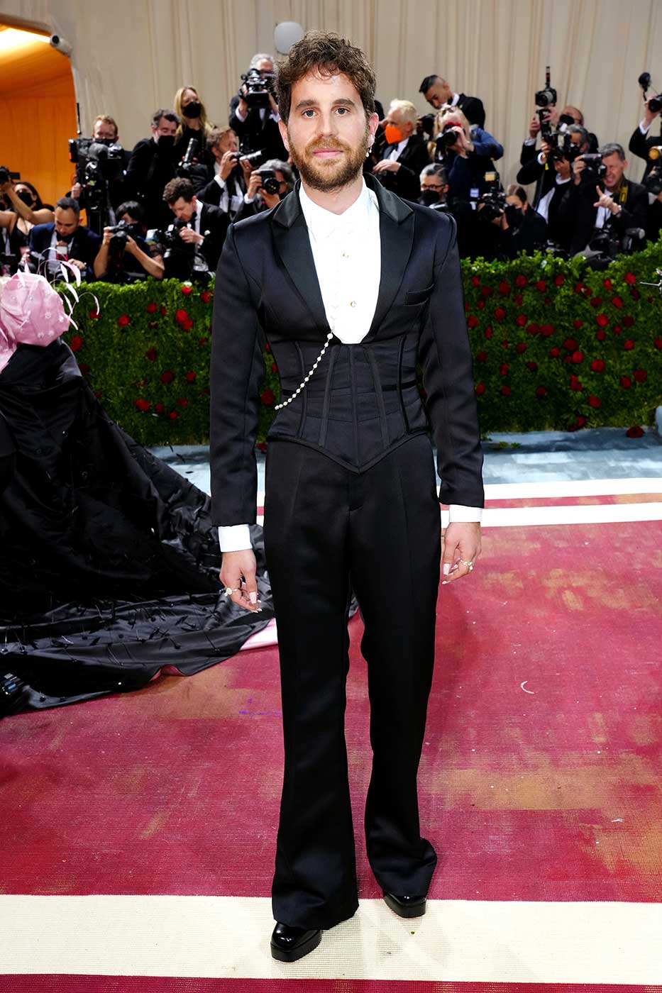 met-gala-2022-worst-dressed-outfits-red-carpet-946461115
