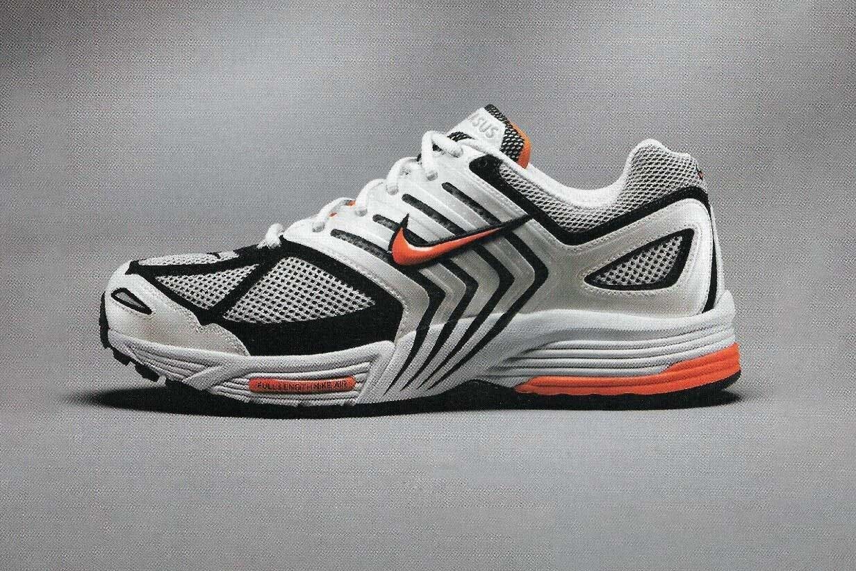 COMME des GARÇONS Takes on Air 2005