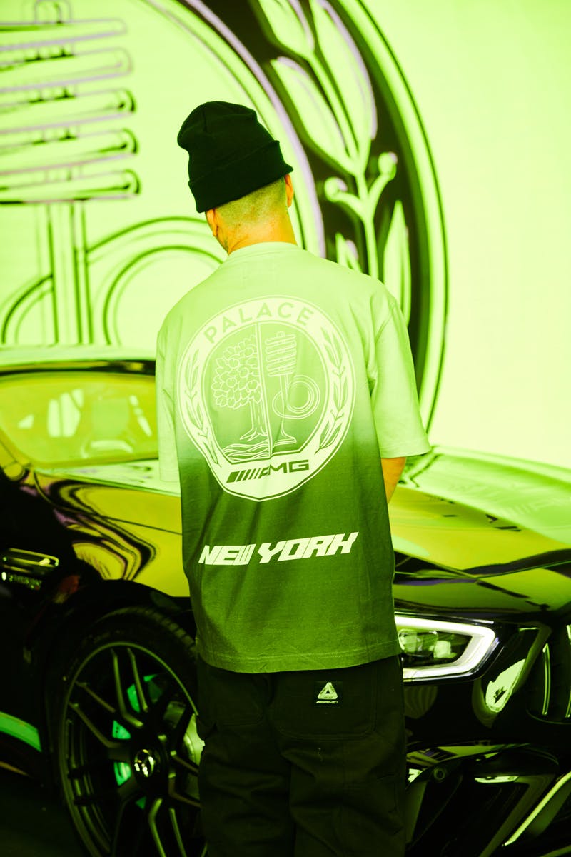 palace-skateboards-mercedes-amg-ss22-collab-cars (4)