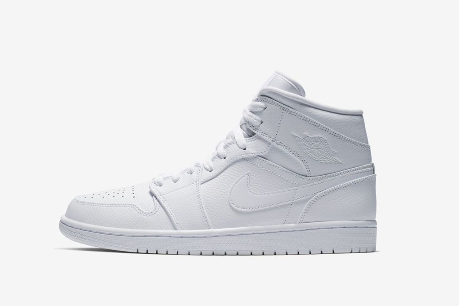 Escarpado objetivo materno 10 of the Best White Nikes to Rock This Summer