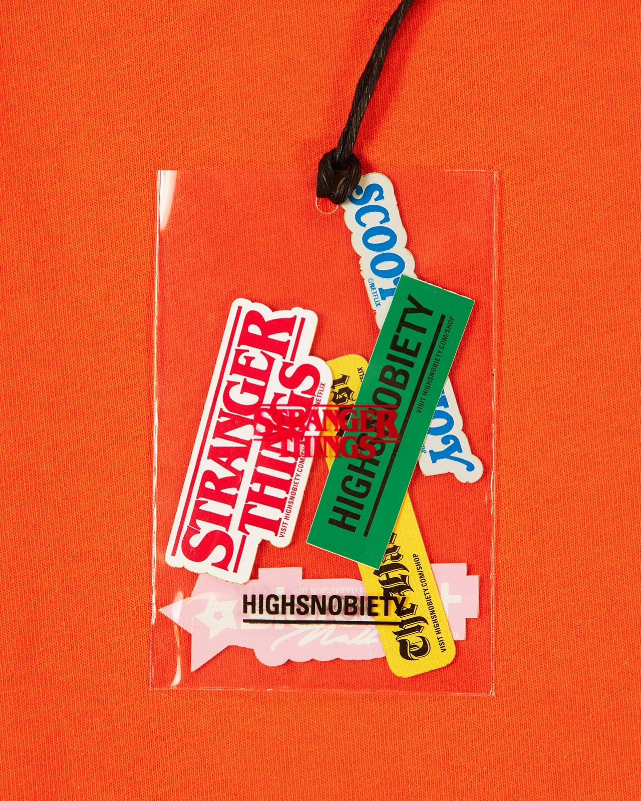 Highsnobiety – Stranger Things Hawkins Lonsleeve Orange - T-shirts - Red - Image 7