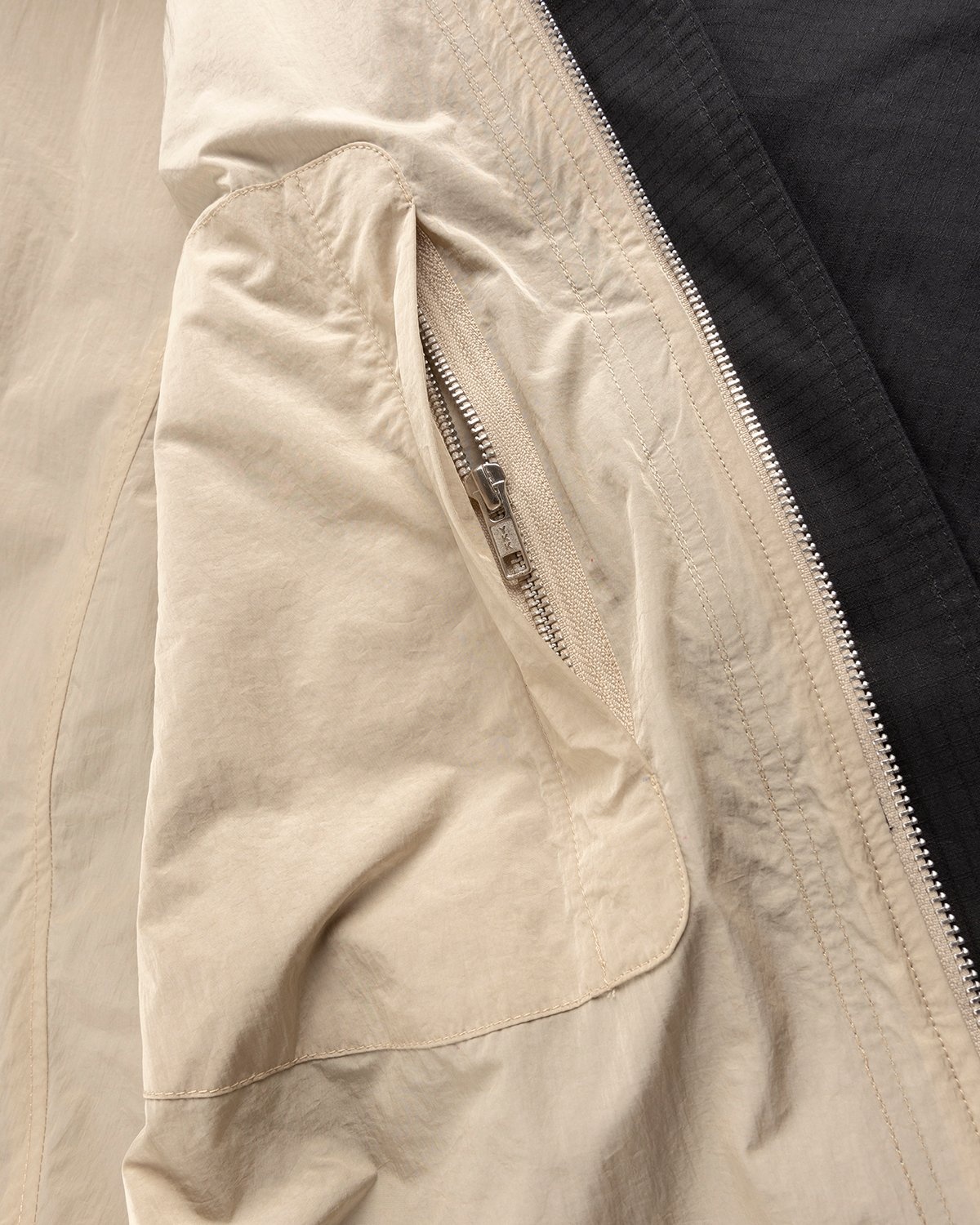 Arnar Mar Jonsson – Ventile Cross Pocket Outerwear Jacket Lava Beige - Windbreakers - Brown - Image 6