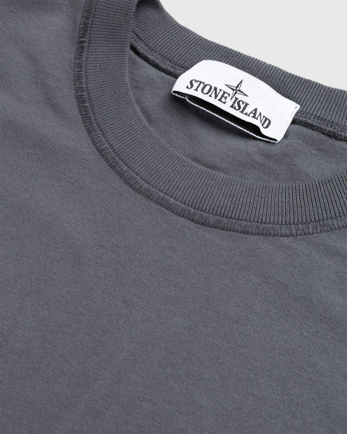 Stone Island – Fissato T-Shirt Lead Grey - T-shirts - Grey - Image 5