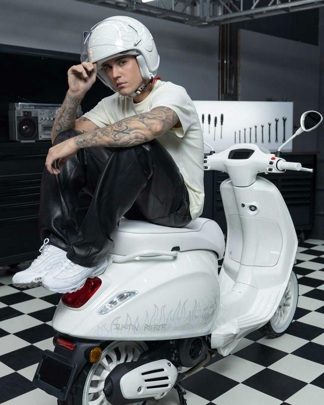 Justin_Biebers_Vespa_2