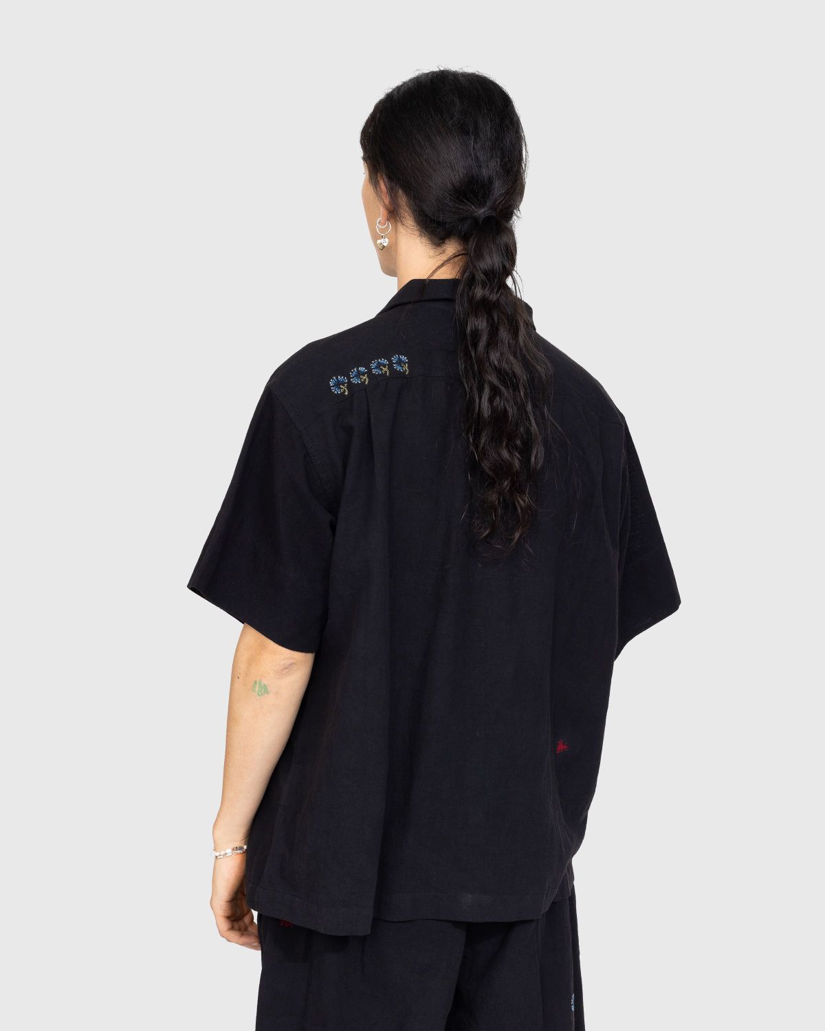 Story mfg. – Greetings Shirt Sampler Black - Shirts - Black - Image 3