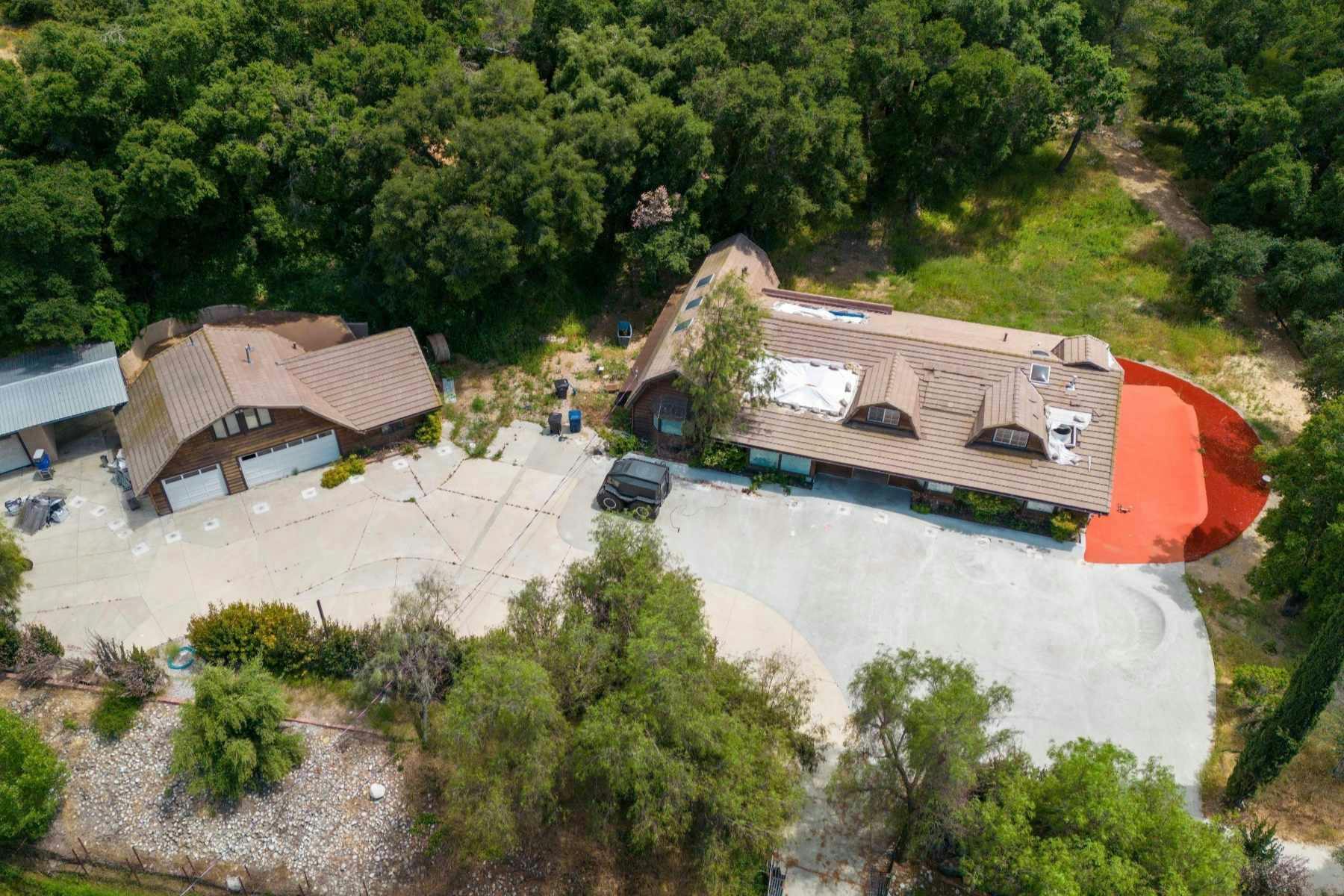 Kanye's "Eyesore" Calabasas House Breakdown Time Afpkudos