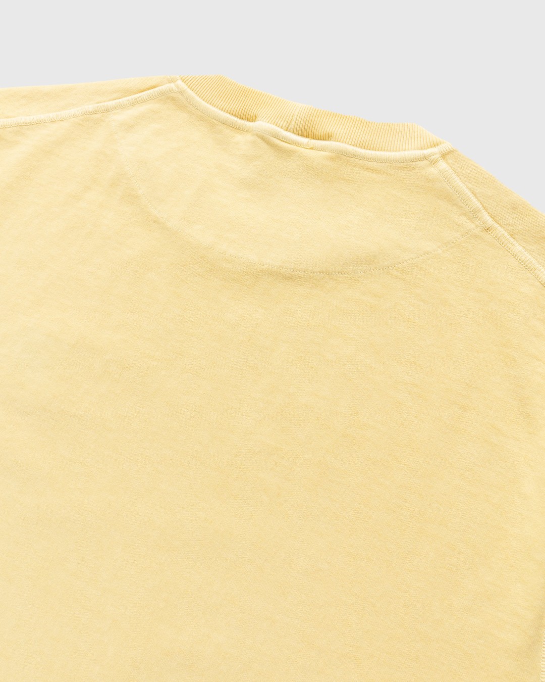 Stone Island – Fissato T-Shirt Butter - T-Shirts - Yellow - Image 3